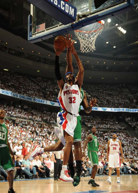 黄蜂绝杀凯尔特人，汉密尔顿惊艳世界