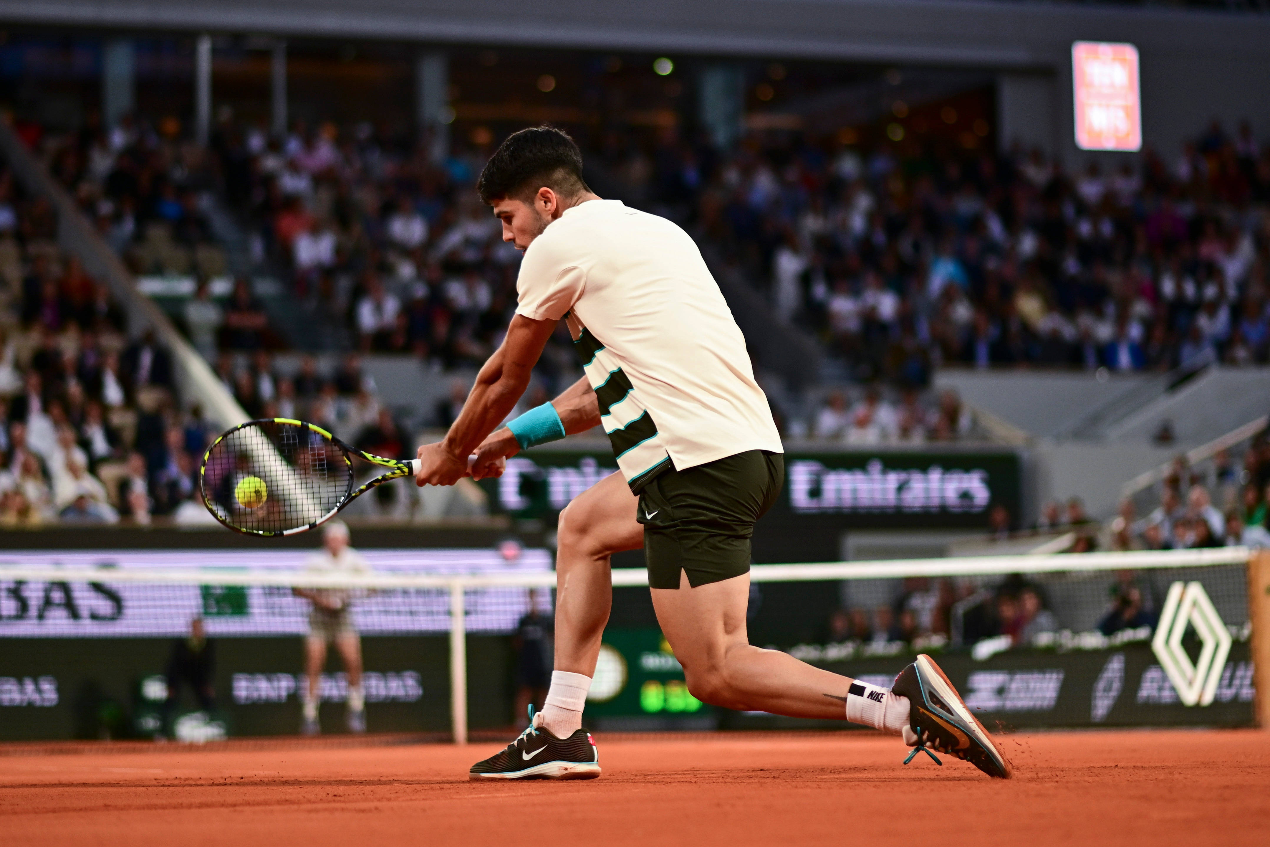 包含欧洲网球队力克日本网球队，阿尔卡拉斯绝境逆转的词条